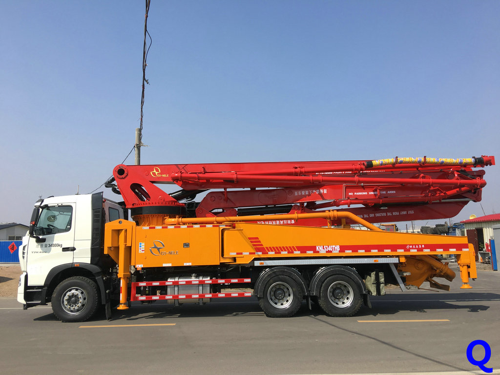 小型混凝土泵車，青島科尼樂小型混凝土泵車，天泵