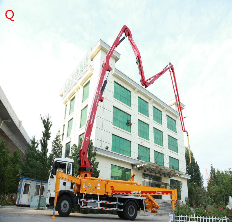 小型混凝土泵車，天泵，小型泵車，混凝土泵車