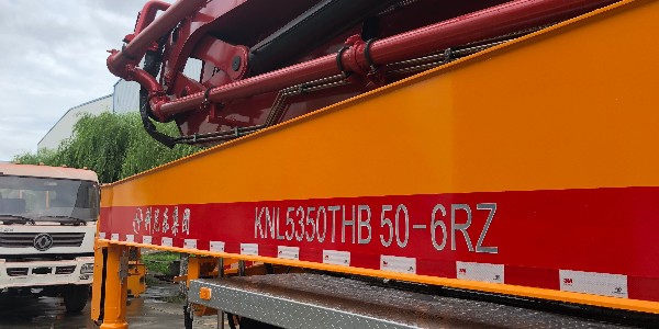 液壓缸由哪些部分組成？