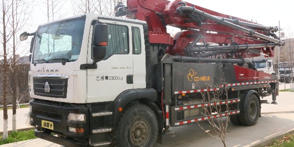 混凝土泵車是靠什么實現泵送的？