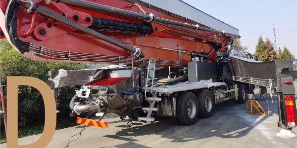 泵車支腿固定后，全方位檢查