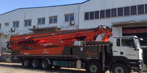 泵車(chē)料斗內(nèi)的積料如何處理