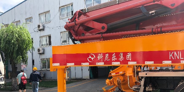 泵車在作業(yè)時(shí)注意哪些